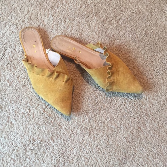 Zara 6.5 yellow suede ruffle pointed toe flats - Picture 2 of 3